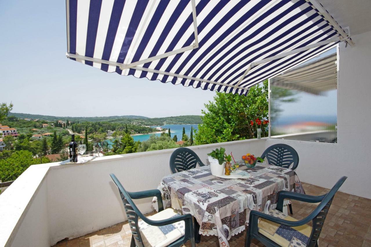 Apartmani Mia Solta Necujam Exterior photo